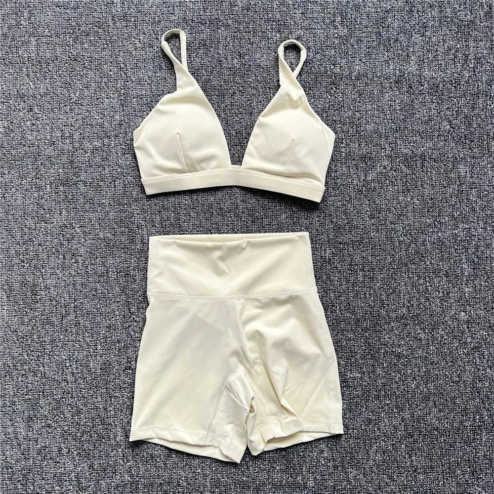 2025 Nude Deep V Neck Sport Bra Women Yoga Sets Workout Gym Scrunch High Waist Fitness Push Up Shorts Running Avtive Suits