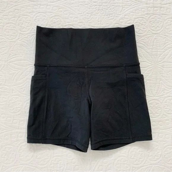 Athleta Salutation Stash Pocket II Short (5&quot; Inseam), Black