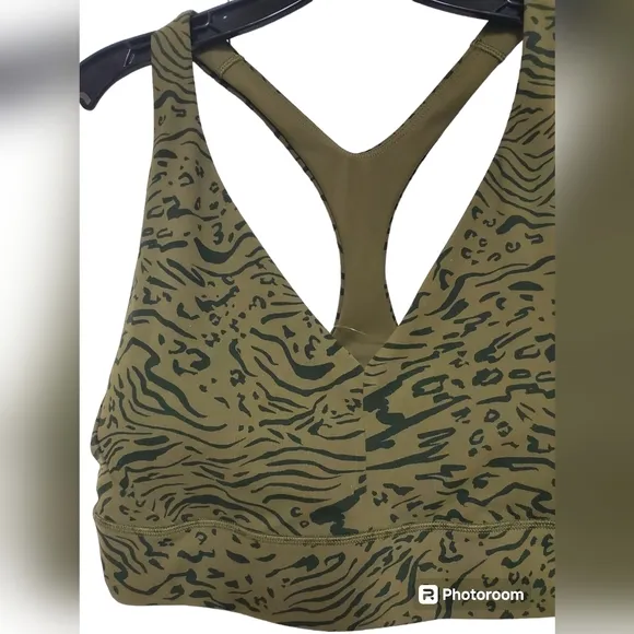 Athleta Transcend Plunge Bra/Nina Animal Olive