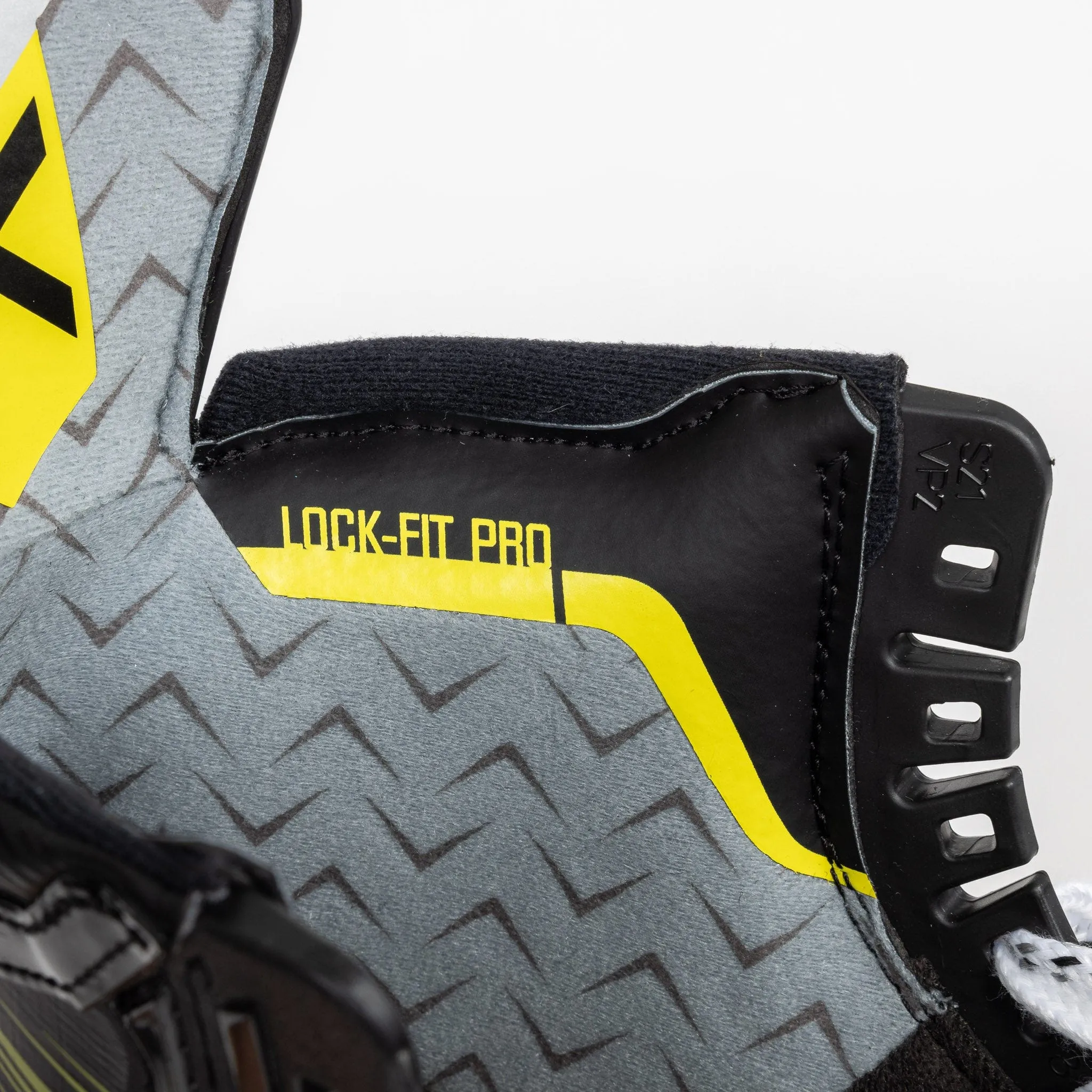 Bauer Vapor HyperLite 2 Intermediate Hockey Skates