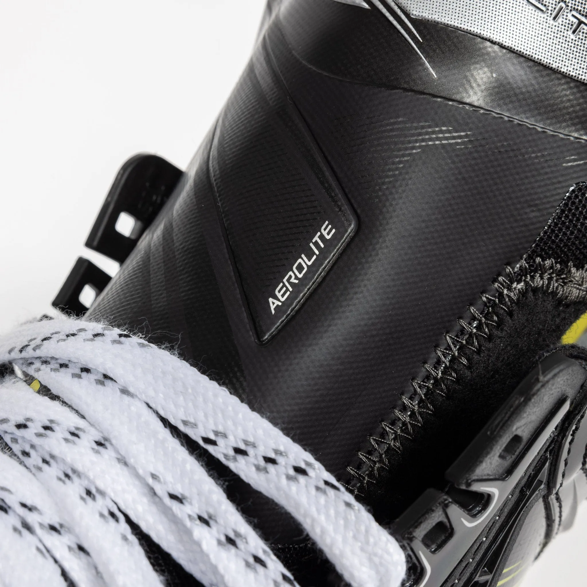 Bauer Vapor HyperLite 2 Intermediate Hockey Skates