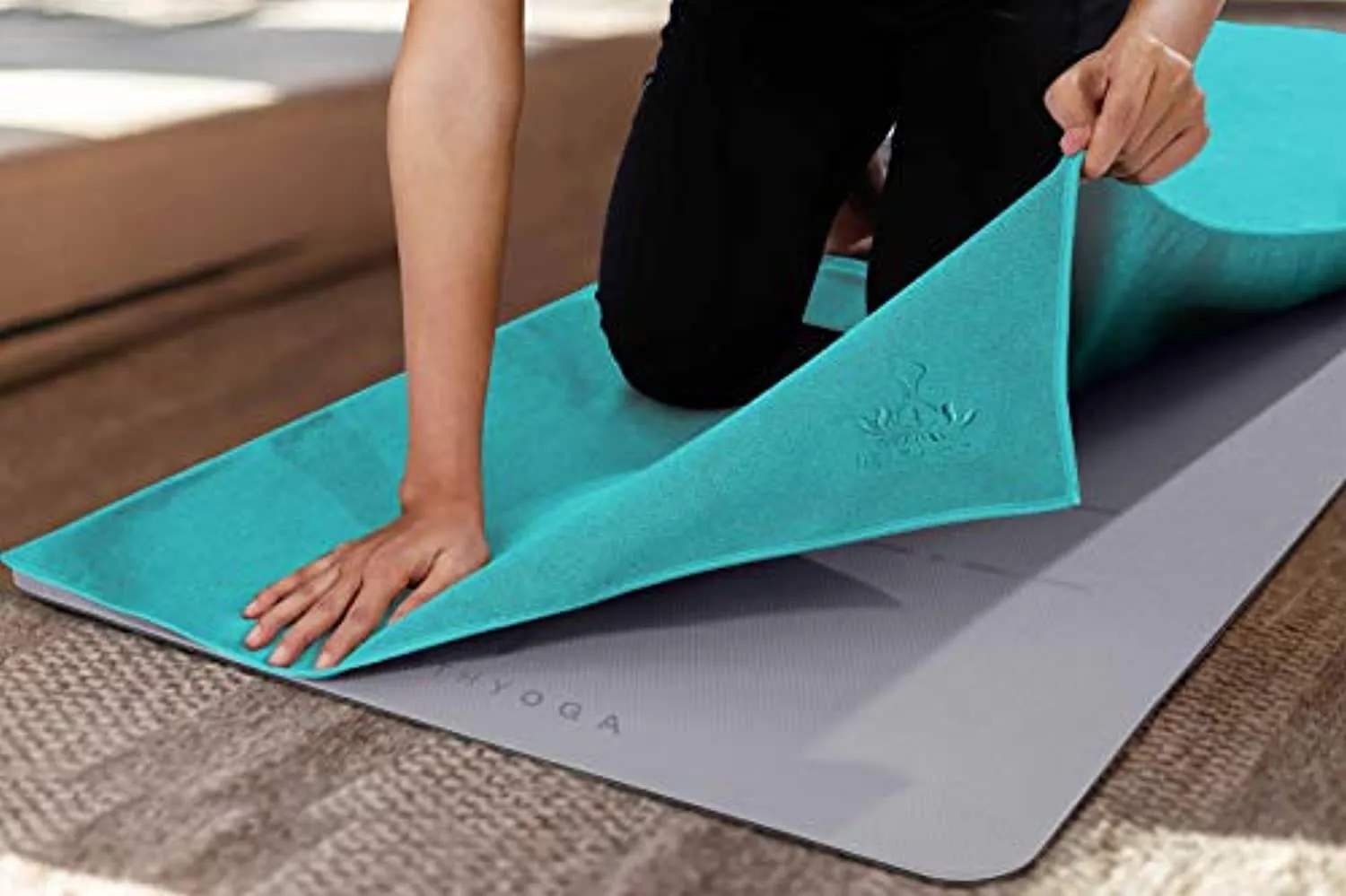 Heathyoga toalla de yoga antideslizante para yoga, Tapete de yoga con agarre de silicona y botella de spray gratis, toalla de microfibra para Bikram, yoga caliente, pilates y fitness