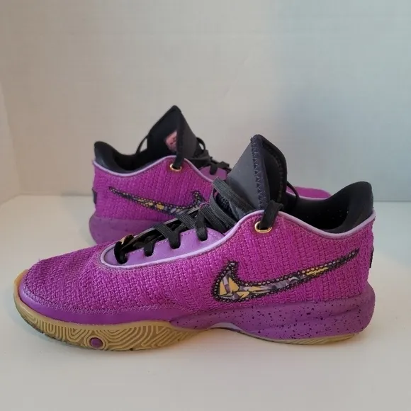Lebron XX SE (GS) Size 6.5Y Vivid Purple/Metallic Gold FD0207-500