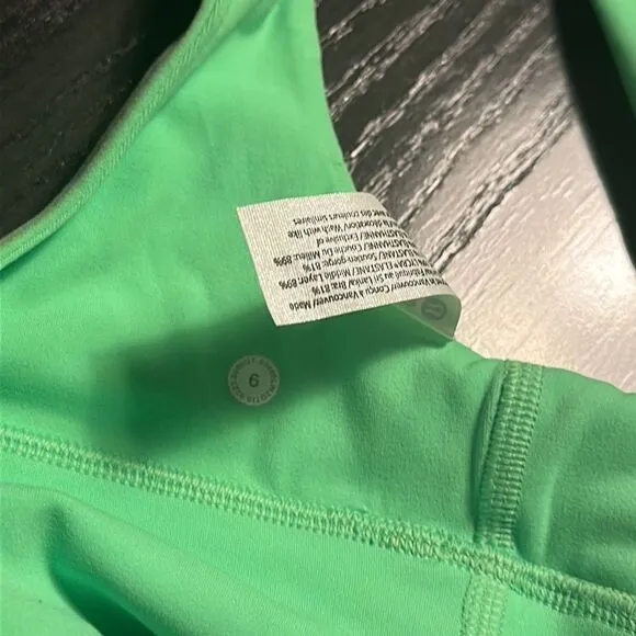 lululemon Align V-Neck Bra Light Support, A/B Cup Pistachio Green Size 6 sports