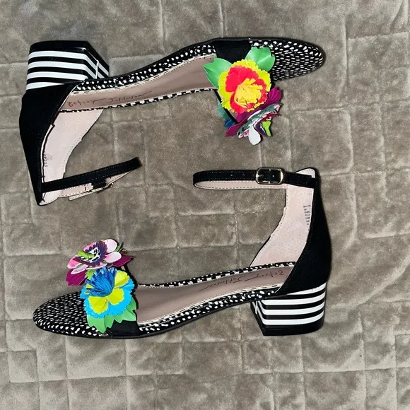 NEW Betsey Johnson Black Floral Girl’s 4Y Shoes