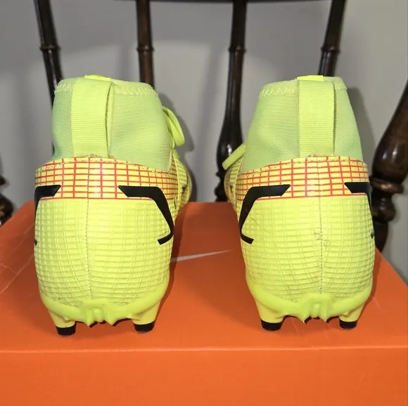 Nike JR Superfly 8 Academy FG/MG Cleants Size 4.5Y