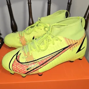 Nike JR Superfly 8 Academy FG/MG Cleants Size 4.5Y