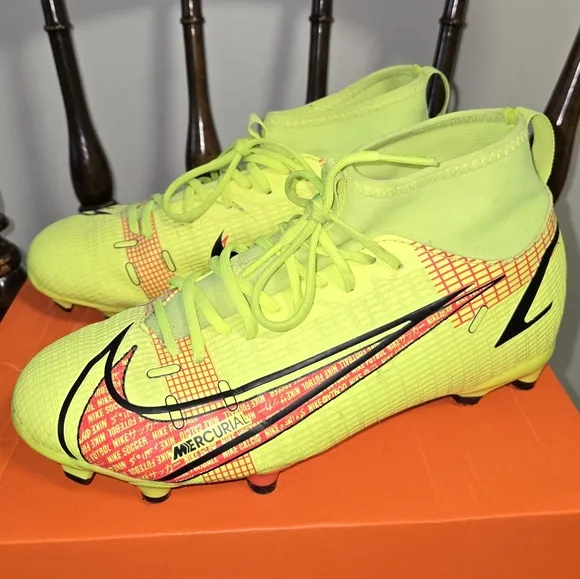 Nike JR Superfly 8 Academy FG/MG Cleants Size 4.5Y