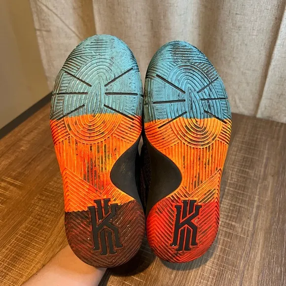 Nike Kyrie 2 GS Black History Month Black Multicolor 835944-099 size 4.5Y