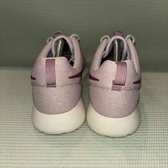Nike Roshe One Running Shoes Women’s Size 11 844994-501 Plum Chalk/True Berry