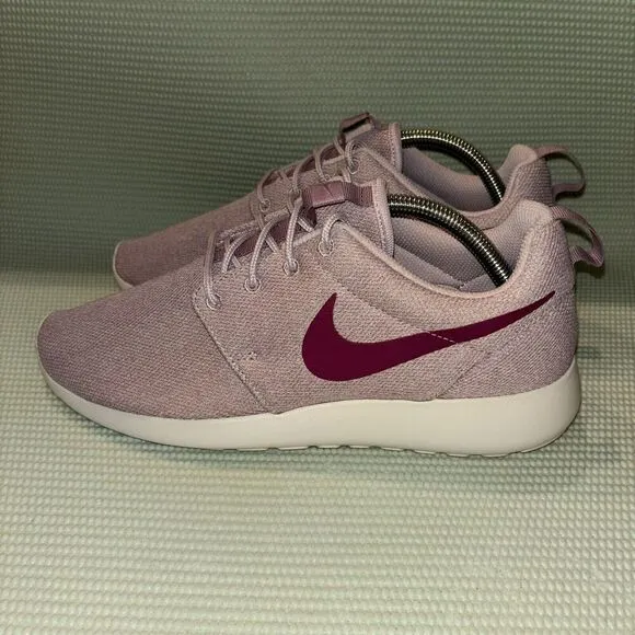 Nike Roshe One Running Shoes Women’s Size 11 844994-501 Plum Chalk/True Berry