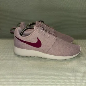 Nike Roshe One Running Shoes Women’s Size 11 844994-501 Plum Chalk/True Berry