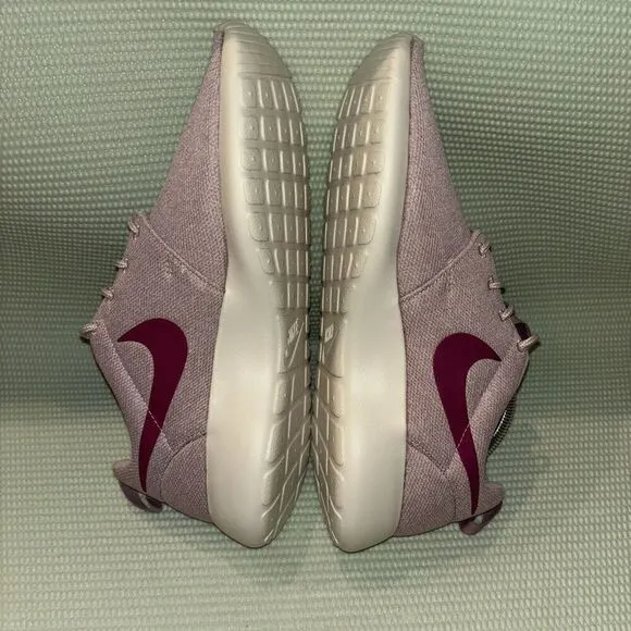 Nike Roshe One Running Shoes Women’s Size 11 844994-501 Plum Chalk/True Berry