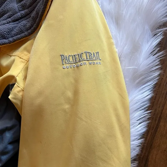 Pacific Trail Women’s Full Zip winter snow jacket Yellow/Gray size Small