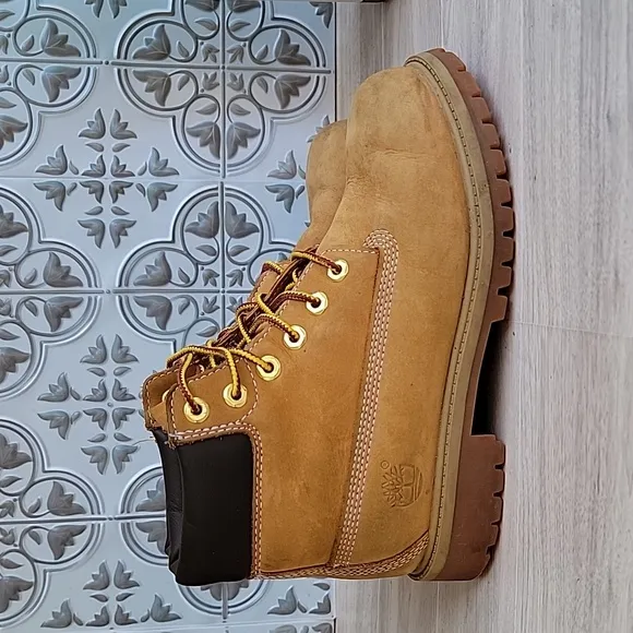 Timberland Youth Premium 6 in. Primaloft Waterproof Nubuck Boot Wheat Sz 2.5