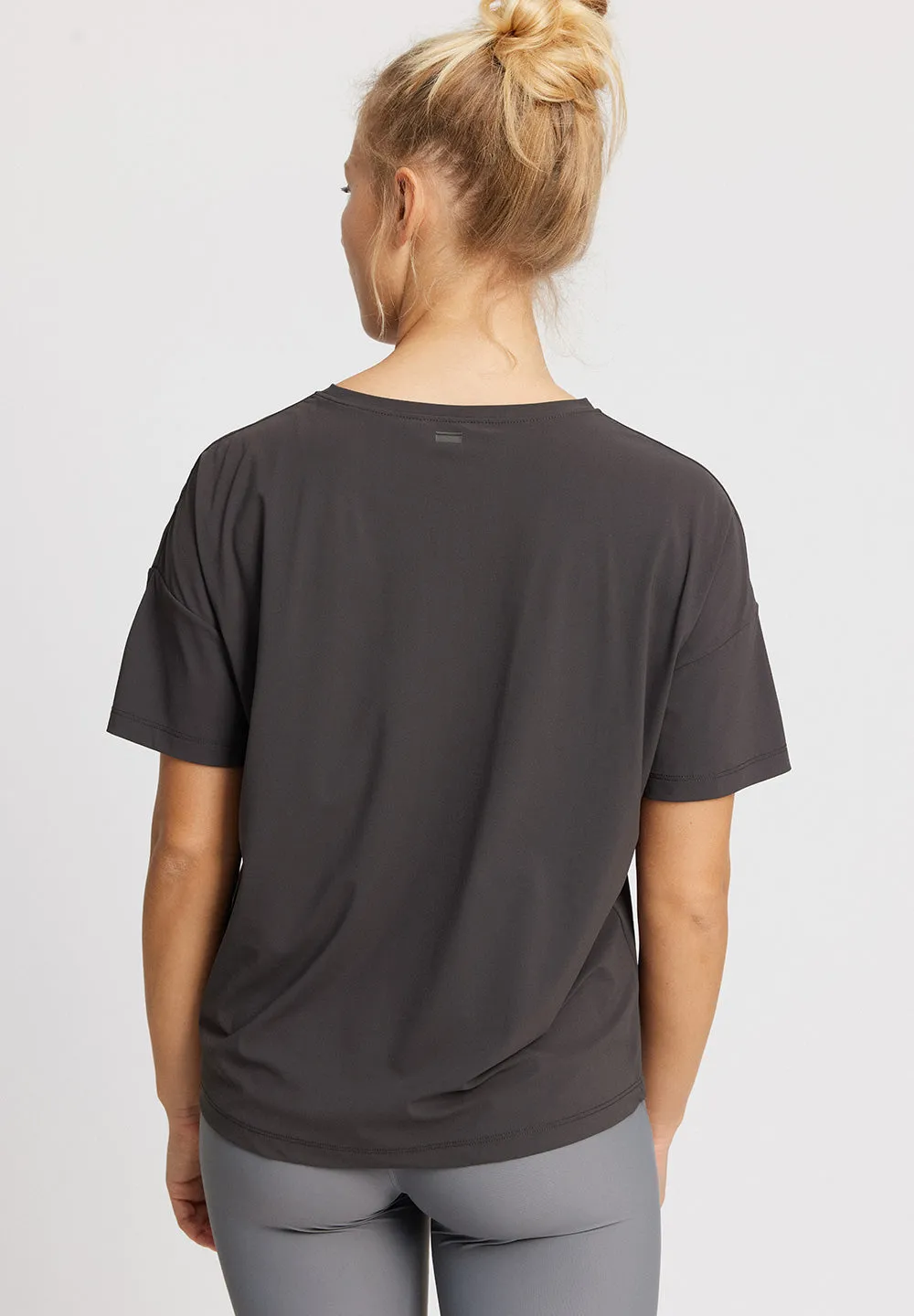 Vela Loose tee - almost black