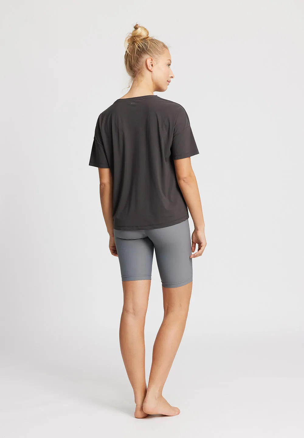Vela Loose tee - almost black