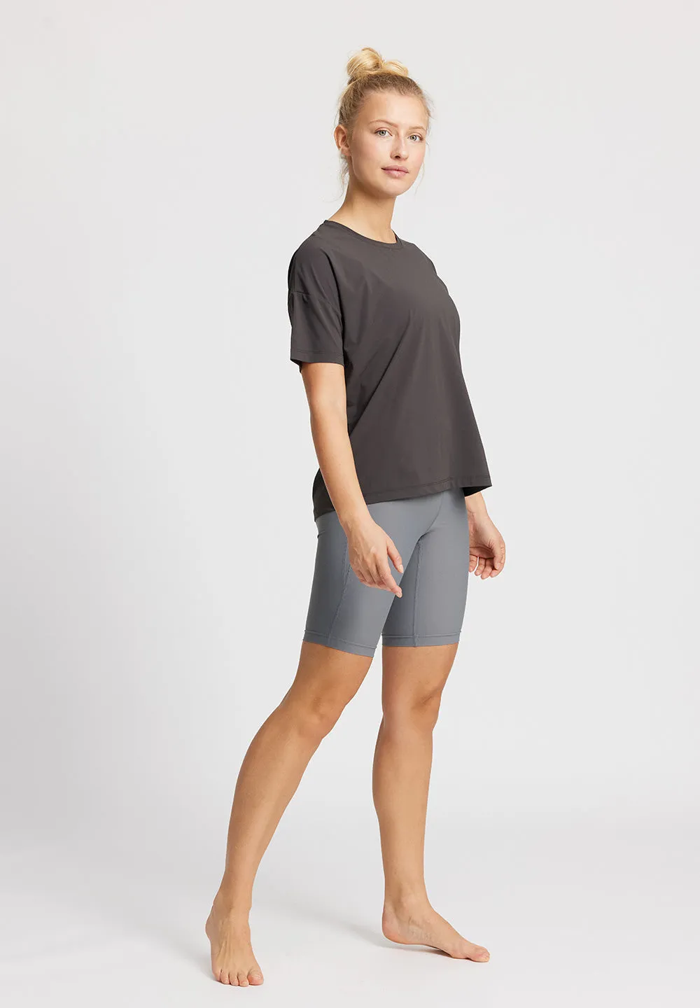 Vela Loose tee - almost black