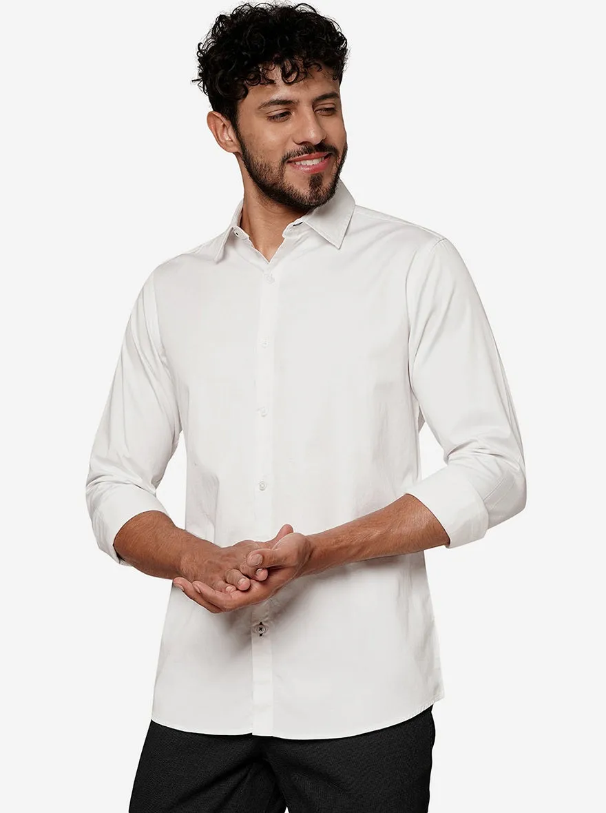 White Solid Slim Fit Casual Shirt | JadeBlue