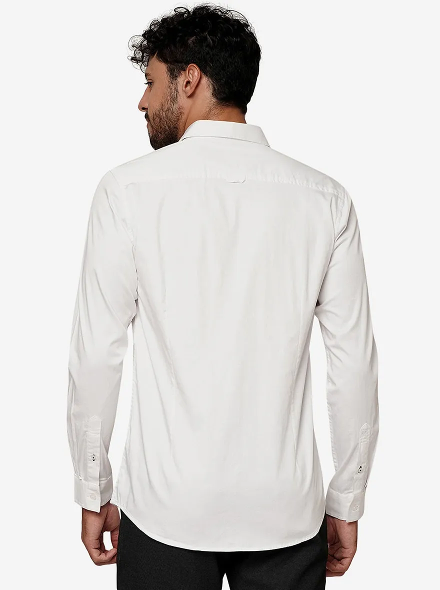 White Solid Slim Fit Casual Shirt | JadeBlue