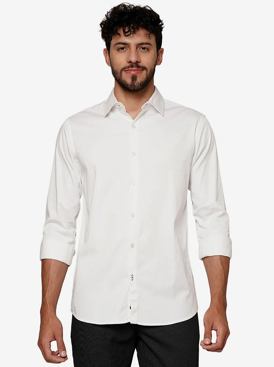 White Solid Slim Fit Casual Shirt | JadeBlue